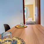 Aptos Em Condominio Frente Mar Na Praia De Taperapua, Atravessou A Rua Esta Na Praia, Aptos Com 2 Quartos Com Ar Condicionado, Internet Privativa 300Mbps, 1 Vaga De Garagem, Acomodam Ate 6 Pessoas
